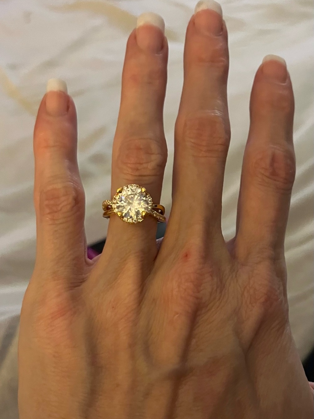 18K Gold Filled 4CT Round AAA CZ Hidden Halo Ring | Pavé Split Shank Size 6 NWOT